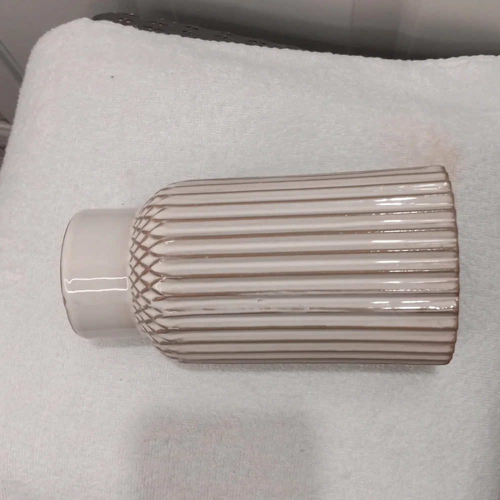 Cream Textured Vase 8